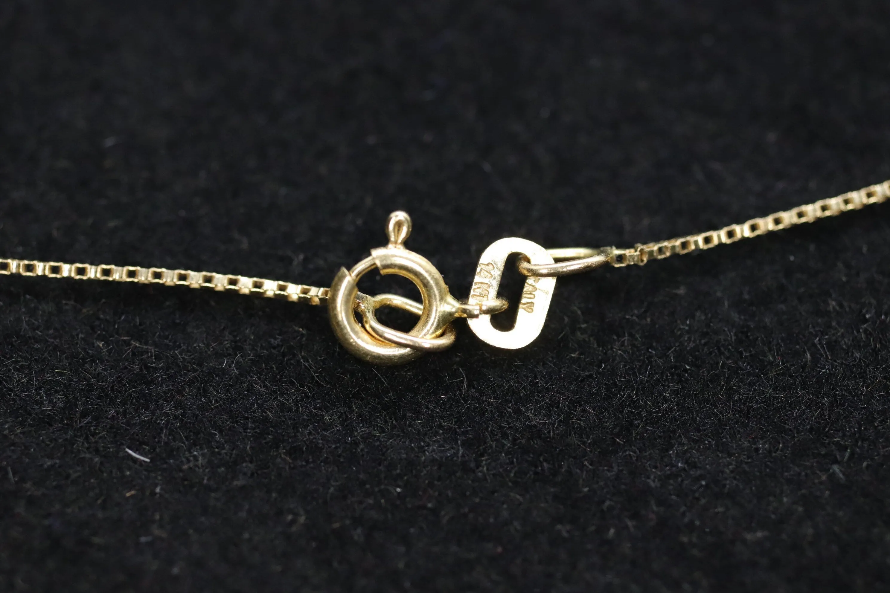 14k dainty Box chain necklace. 14k GOLD Box Chain necklace. 31in 1.3grams 1mm wide