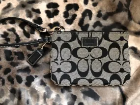 consignment bag - Coach black   white wristlet