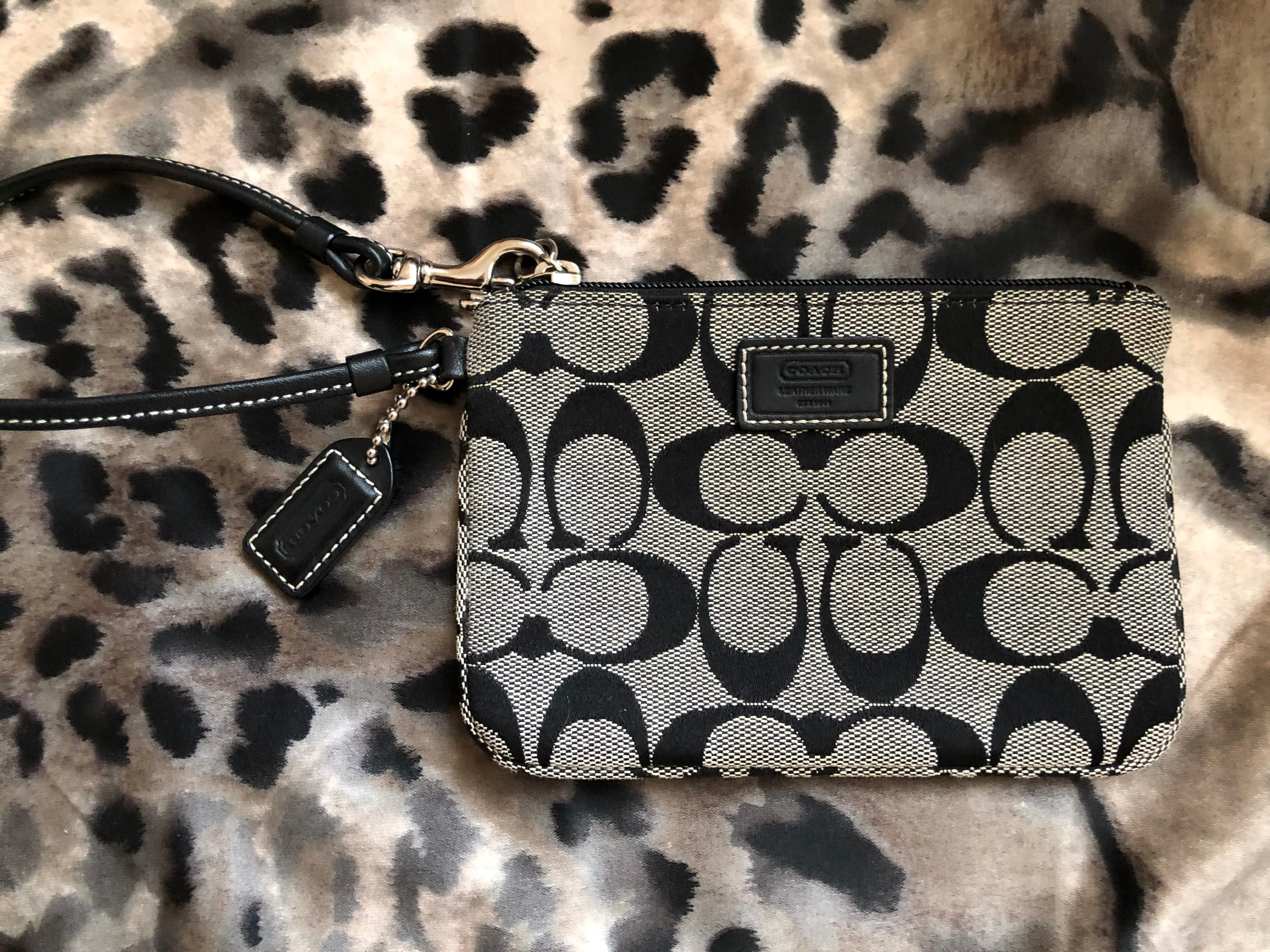 consignment bag - Coach black   white wristlet
