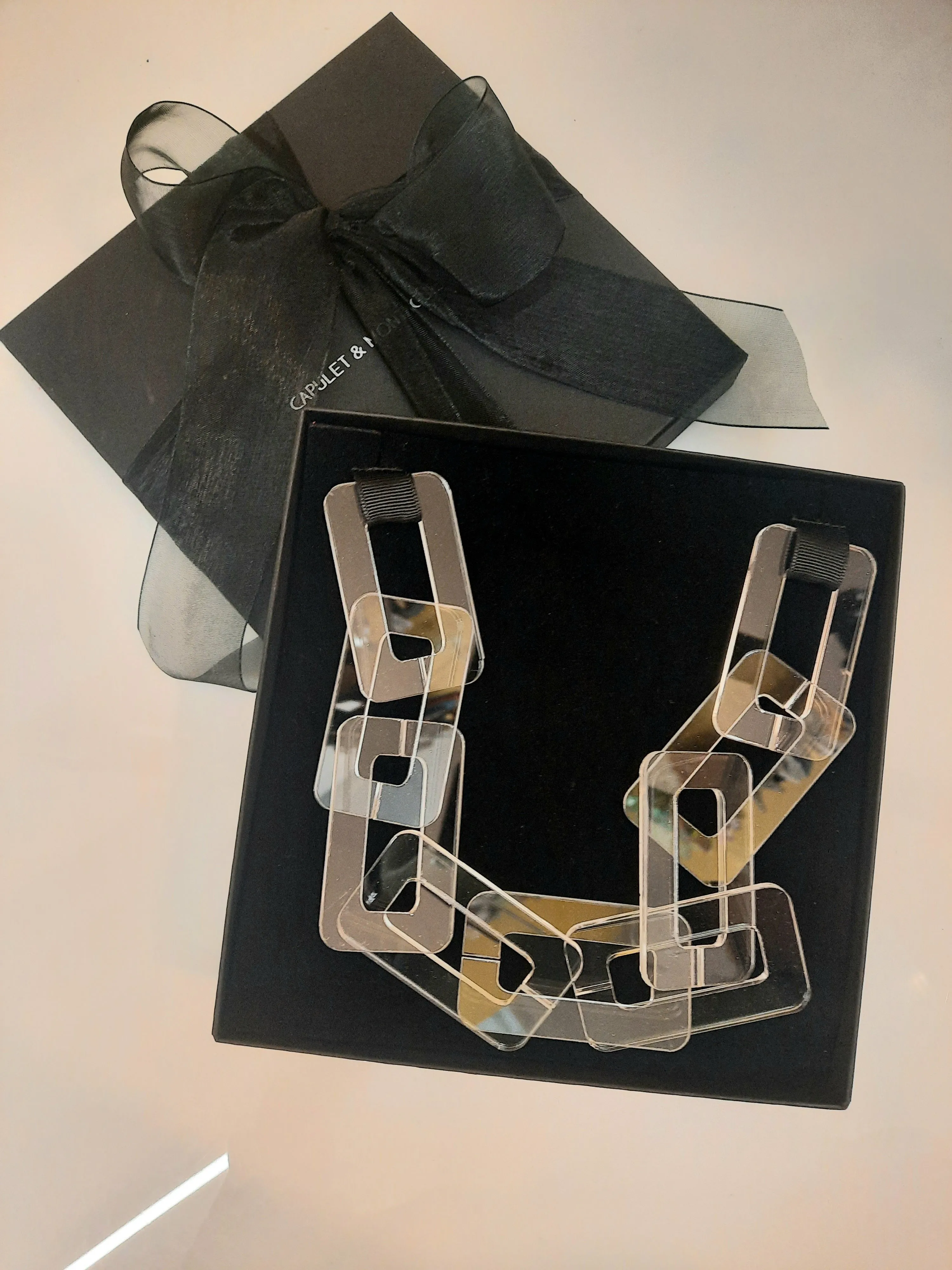 Lucid chain link necklace