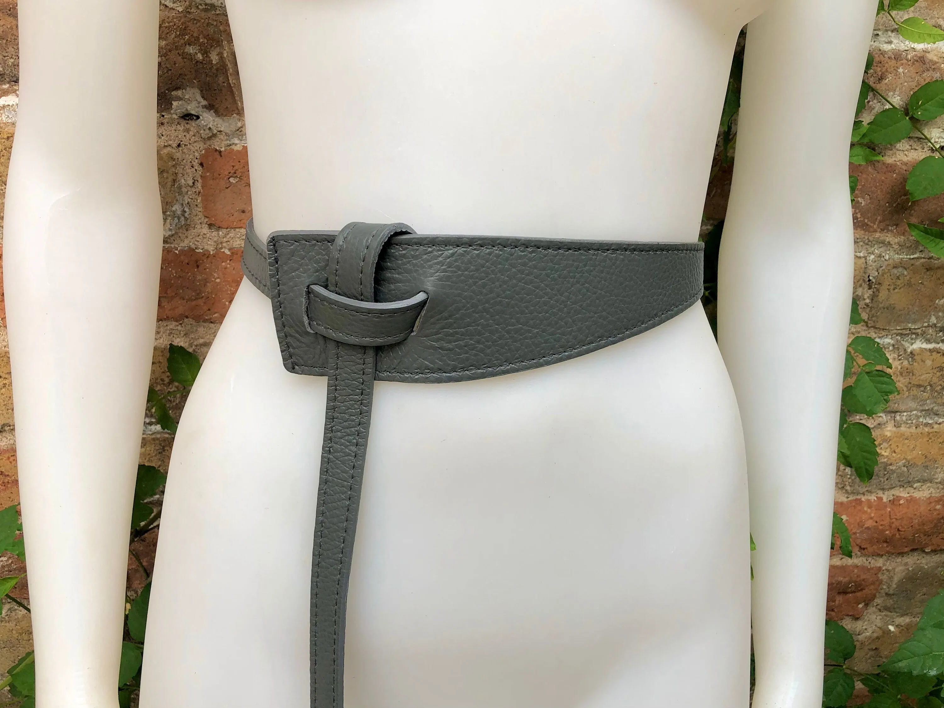 Obi belt in genuine leather. Wrap belt in GRAY. Waist belt in grey stong leather.Grey  wraparound belt. Natural leather 80s style belt