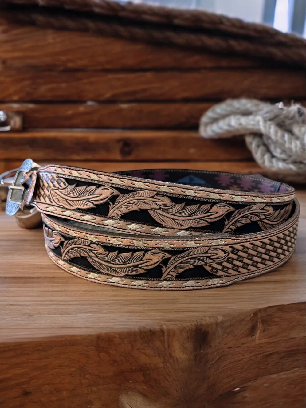 Red Dirt Hat Co. Men’s Genuine Leather w/Feather Motif Tapered Belt 23133BE1